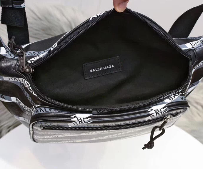 BALENCIAG巴黎世家 塗鴉胸包  BL1710